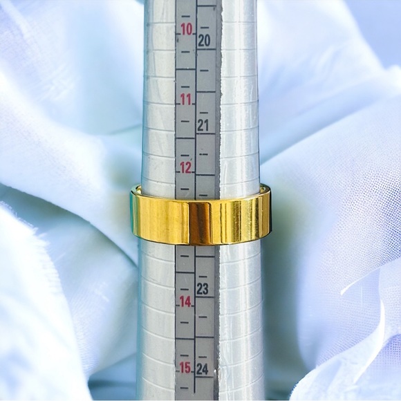 Men’s simplistic ring - Picture 1 of 1